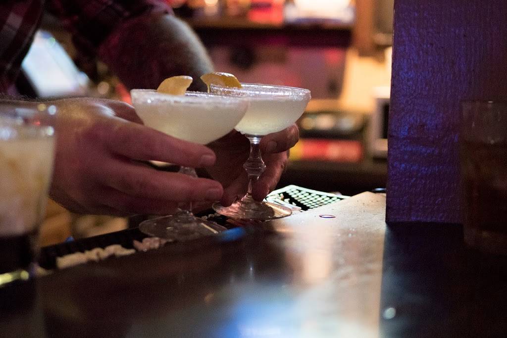 The Bandwagon Bar | restaurant | 9000, 586 Parker Rd, Fairfield, CA 94533, USA | 7074373800 OR +1 707-437-3800