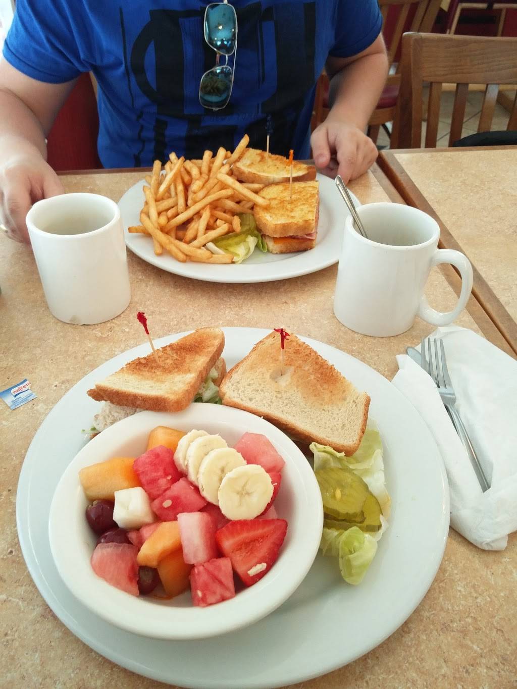 Molly Browns Country Cafe | restaurant | 24949 National Trails Hwy, Helendale, CA 92342, USA | 7609518282 OR +1 760-951-8282