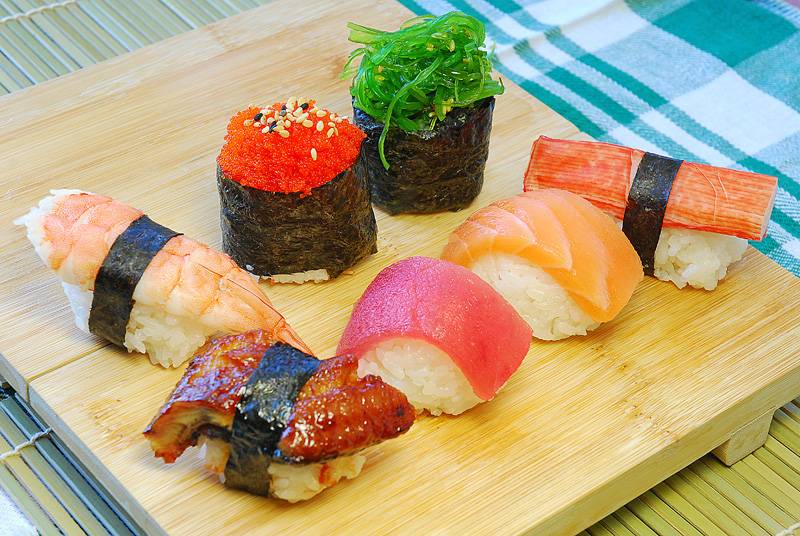 Tubomi Sushi | restaurant | 1070 Rue Notre Dame, Lachine, QC H8S 2C2, Canada | 5146375015 OR +1 514-637-5015