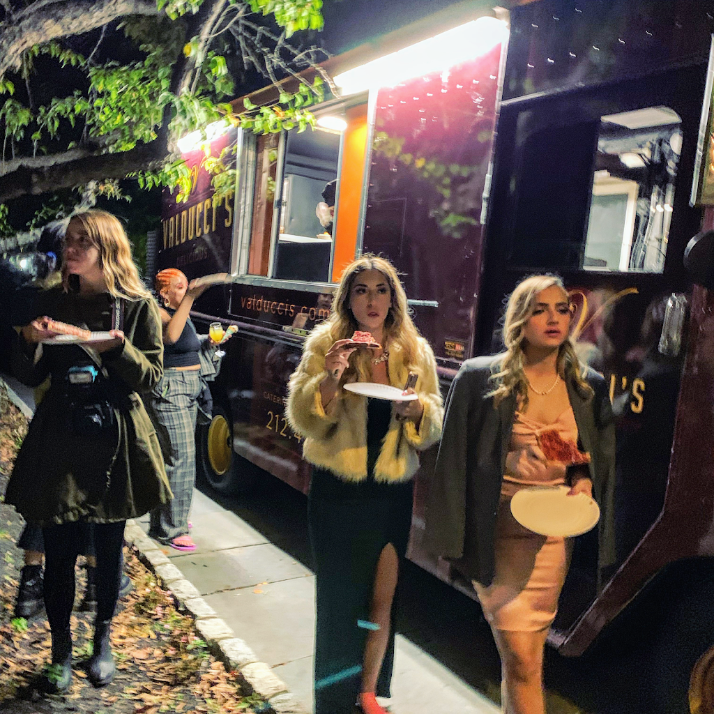 Valduccis Pizzeria | restaurant | 3010 Veterans Rd W, Staten Island, NY 10309, USA | 7189482002 OR +1 718-948-2002