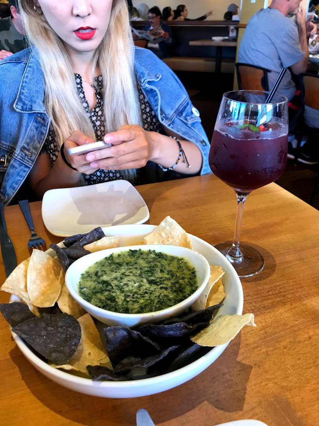 California Pizza Kitchen | restaurant | 5614 Bay St Suite 244, Emeryville, CA 94608, USA | 5106540750 OR +1 510-654-0750