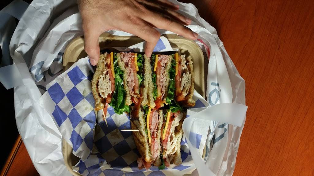 Point Burger Bar Milwaukee | restaurant | 10950 Good Hope Rd, Milwaukee, WI 53224, USA | 4147972970 OR +1 414-797-2970