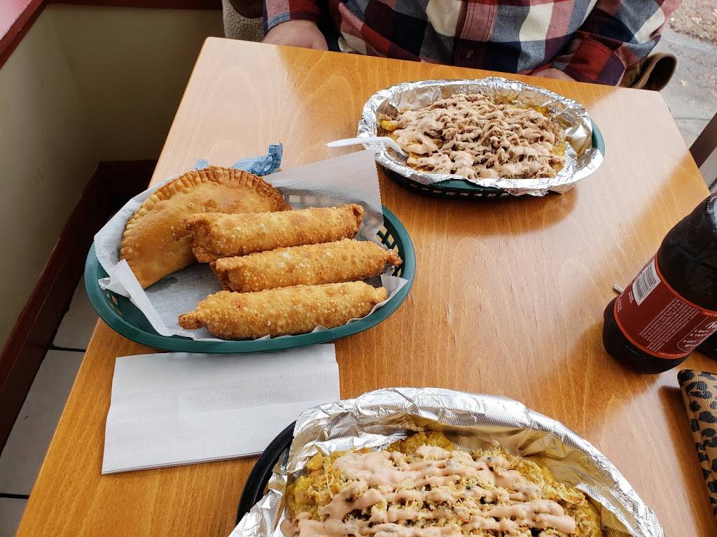 Elius Hole in the Wall | restaurant | 398 Fletcher St, Lowell, MA 01854, USA | 9784553897 OR +1 978-455-3897