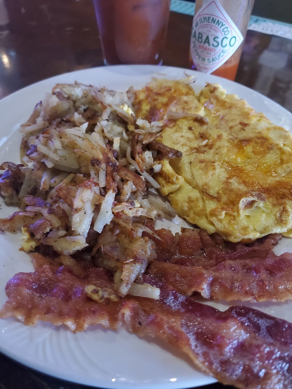 Skwurt Inn | restaurant | 3201 NE Adams St, Peoria, IL 61603, USA | 3098392720 OR +1 309-839-2720