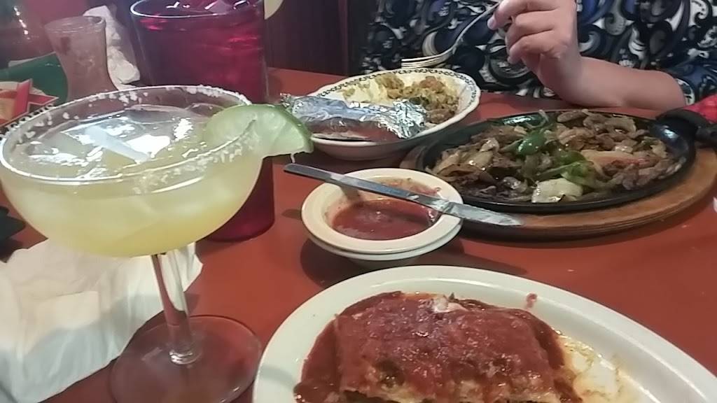 Playa Azul | restaurant | 701 E 30th Ave, Hutchinson, KS 67502, USA | 6206637004 OR +1 620-663-7004