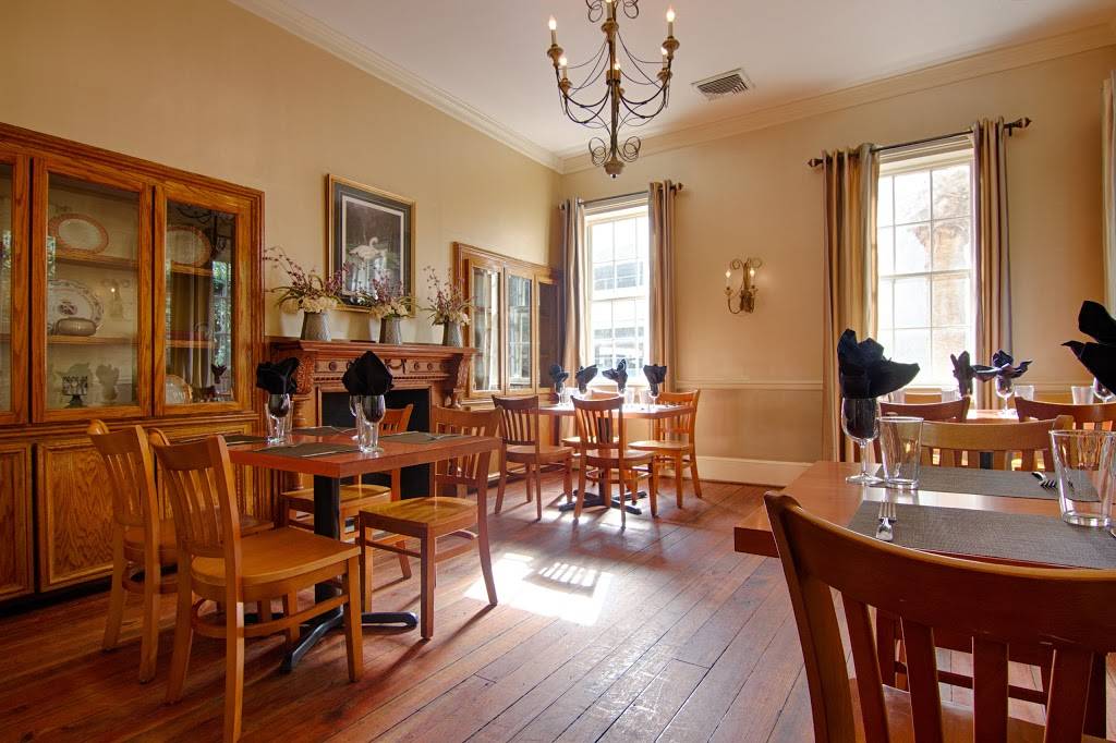 82 Queen | restaurant | 82 Queen St, Charleston, SC 29401, USA | 8437237591 OR +1 843-723-7591