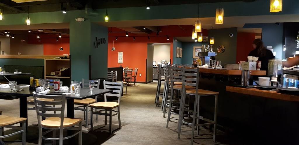 Howies at Jay Peak Stateside | restaurant | 219 Jay Peak Rd, Jay, VT 05859, USA | 8029882748 OR +1 802-988-2748