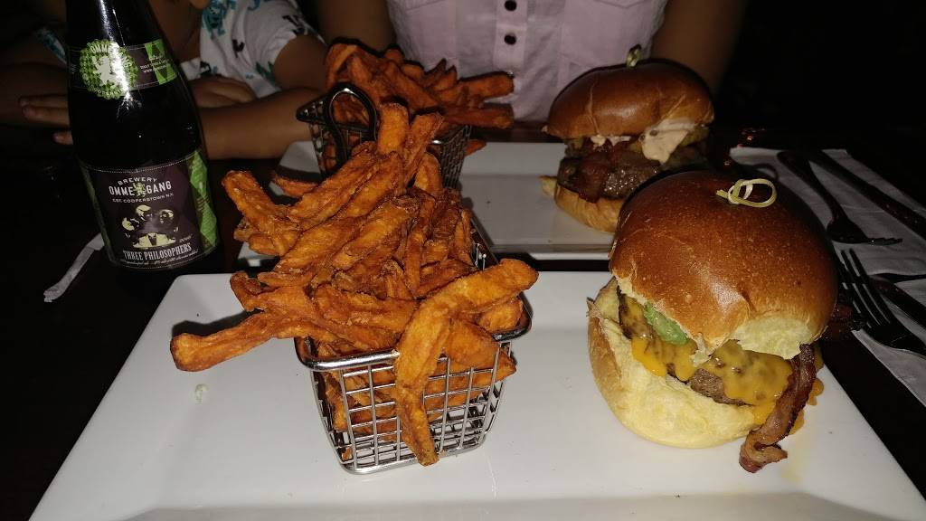 Bronx Burger House | restaurant | 5816 Mosholu Ave, Bronx, NY 10471, USA | 3478998585 OR +1 347-899-8585