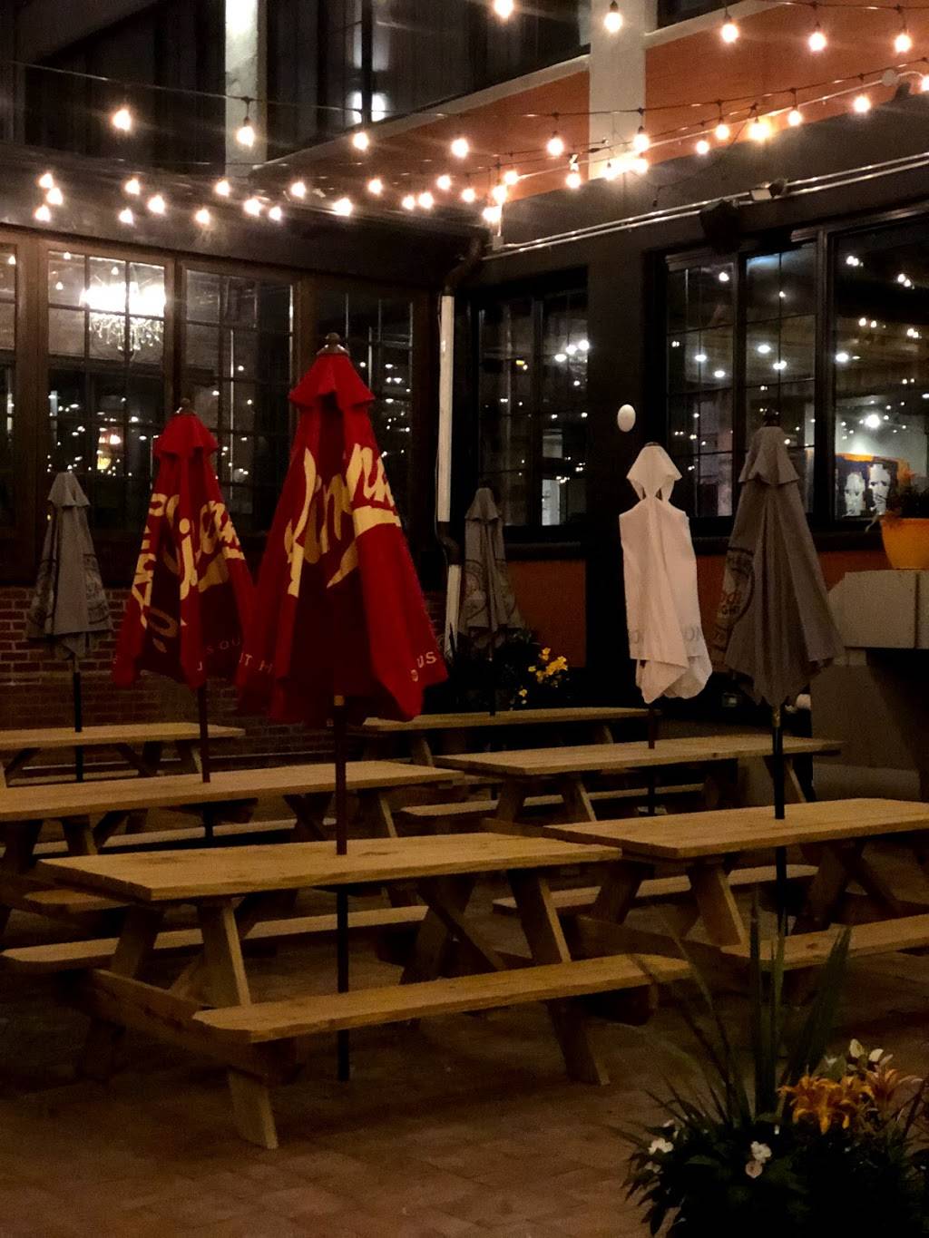 The Backyard By Paper Factory | restaurant | 37-06 36th St, Long Island City, NY 11101, USA | 7183927200 OR +1 718-392-7200