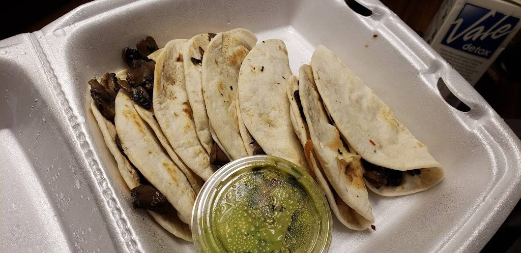 El Tiz Tizoncito Forest | restaurant | 3318 Forest Ln #100, Dallas, TX 75234, USA | 9722478797 OR +1 972-247-8797