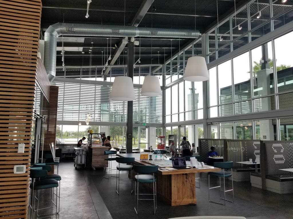 The Landing Club & Café | restaurant | 7012 Sail View Ln, Apollo Beach, FL 33572, USA | 8136772022 OR +1 813-677-2022