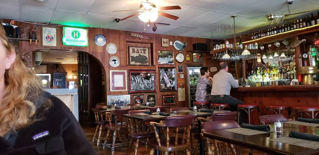 Village Tavern Restaurant & Inn | restaurant | 30 Mechanic St, Hammondsport, NY 14840, USA | 6075692528 OR +1 607-569-2528