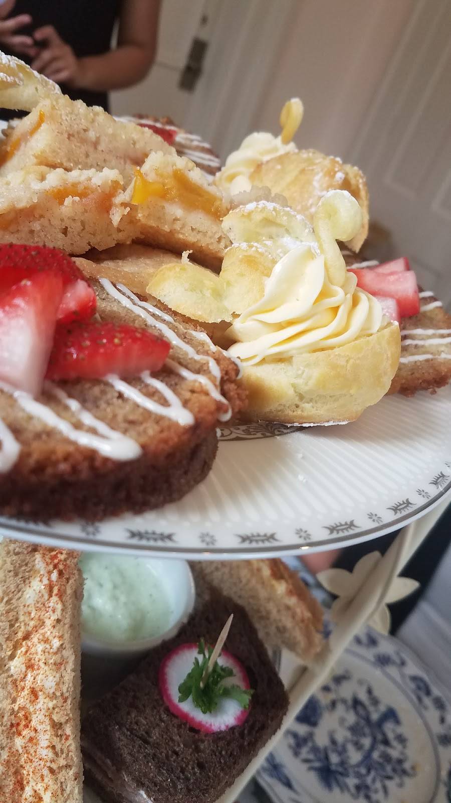 Swan House Tea Room | cafe | 225 W Sandusky St, Findlay, OH 45840, USA | 4194297926 OR +1 419-429-7926