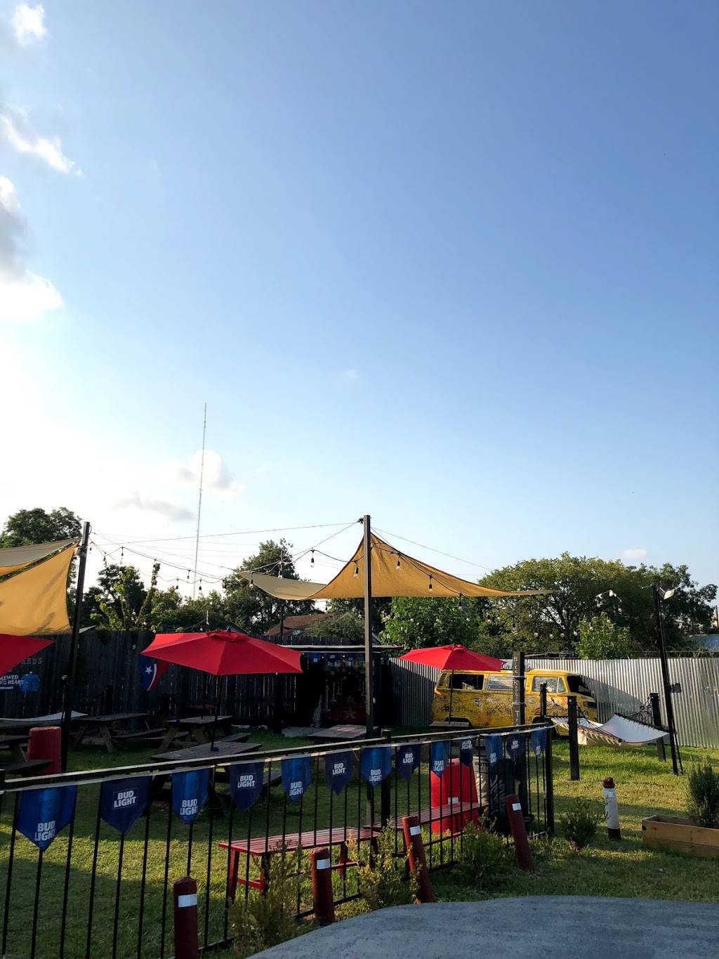 Saint Bernards Pub | restaurant | 3907 Canal St, Houston, TX 77003, USA | 7138427133 OR +1 713-842-7133