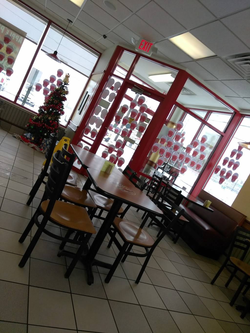 Lees Famous Recipe Chicken - Springfield (Downtown) | restaurant | 410 W Columbia St, Springfield, OH 45504, USA | 9373241938 OR +1 937-324-1938