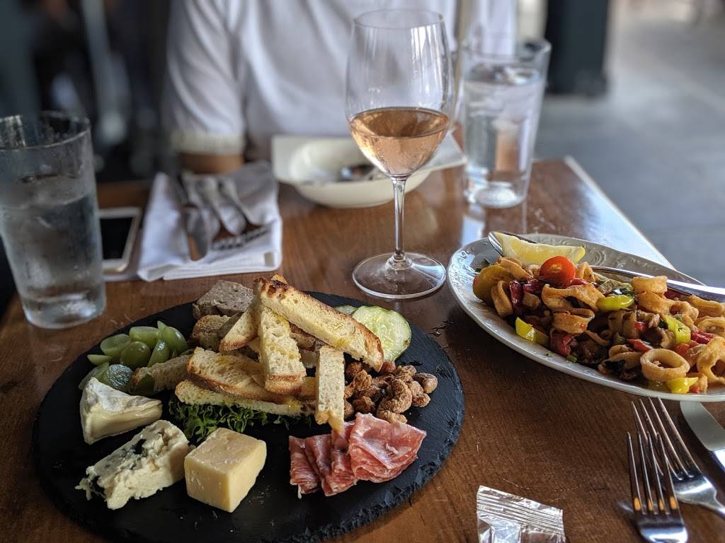 22 Bowens Wine Bar & Grille | restaurant | 22 Bowens Wharf, Newport, RI 02840, USA | 4018418884 OR +1 401-841-8884