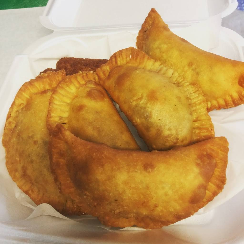 Lizzies cafe | restaurant | 3278, 9743 W Hillsborough Ave, Tampa, FL 33615, USA | 8134529152 OR +1 813-452-9152