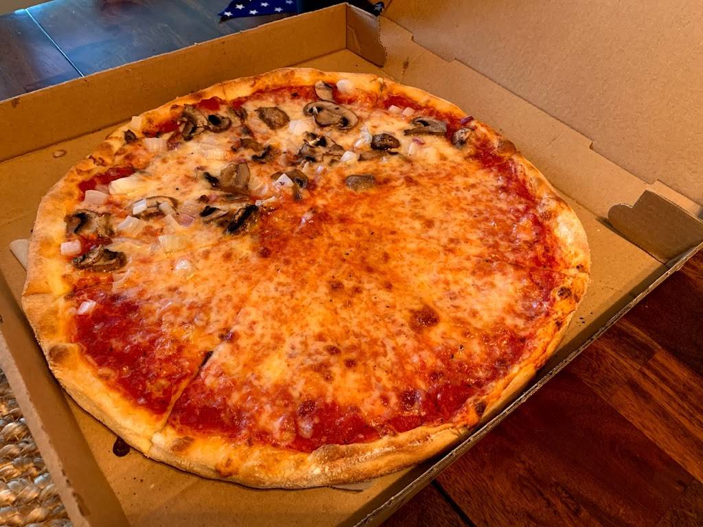 Greenway Pizza | restaurant | 520 N Green St, Morganton, NC 28655, USA | 8284757499 OR +1 828-475-7499