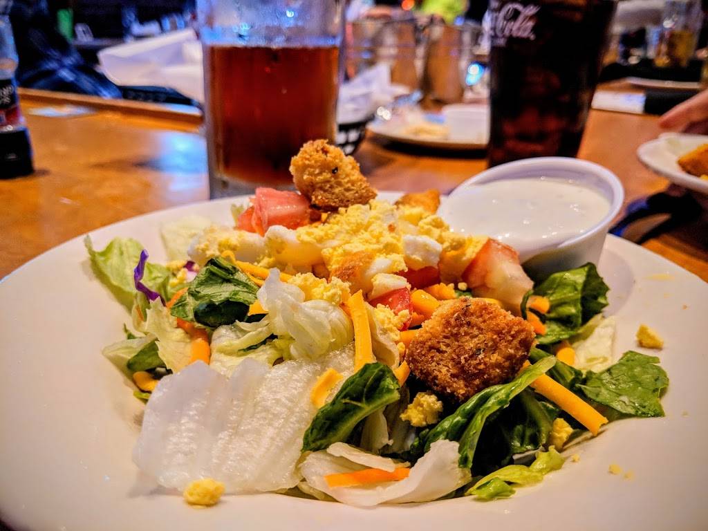 Texas Roadhouse | restaurant | 1300 Bass Pro Drive, St Charles, MO 63301, USA | 6364432301 OR +1 636-443-2301