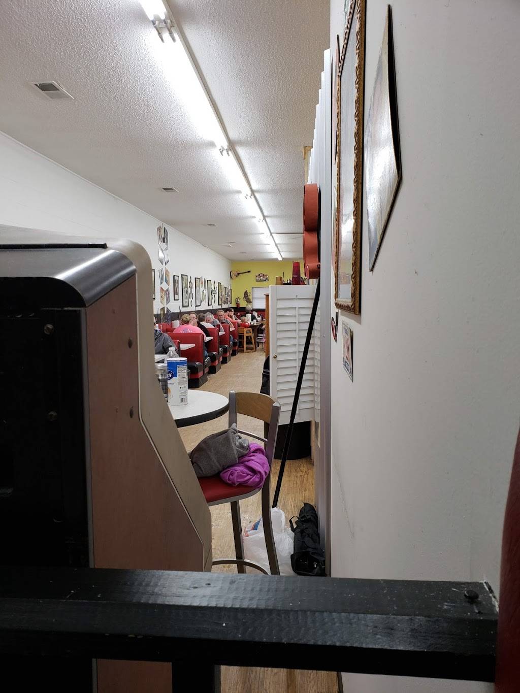 Rockabilly Cafe | restaurant | 103 S Front St, Selmer, TN 38375, USA | 7316456070 OR +1 731-645-6070