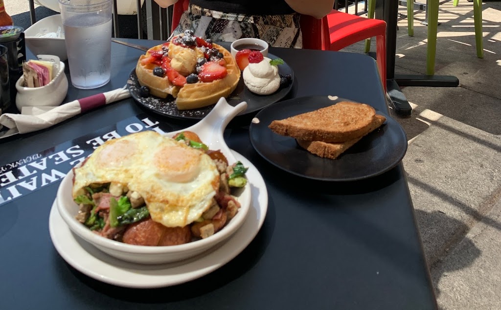 Chicago Waffles West Loop | restaurant | 1104 W Madison St, Chicago, IL 60607, USA | 3128373935 OR +1 312-837-3935