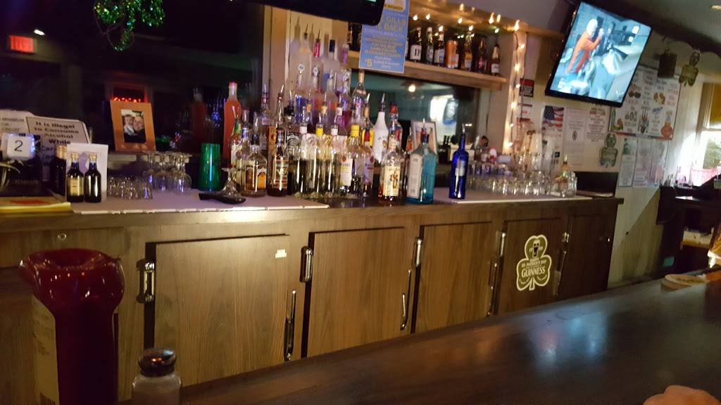 Lauras DBC Bar & Grill | meal takeaway | 7520 W Donges Bay Rd, Mequon, WI 53092, USA | 2622381733 OR +1 262-238-1733