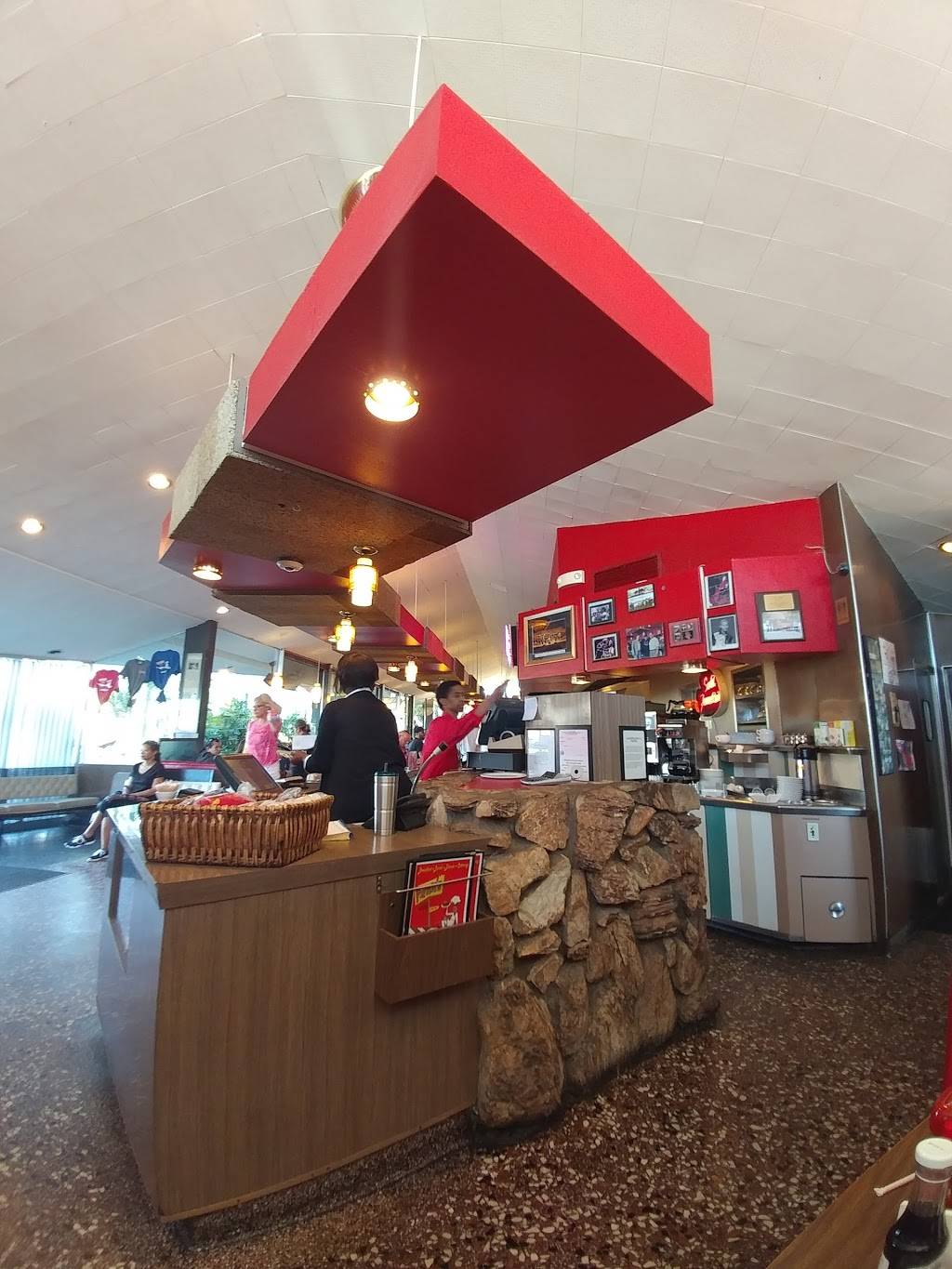 Panns Restaurant | restaurant | 6710 La Tijera Blvd, Los Angeles, CA 90045, USA | 3237763770 OR +1 323-776-3770