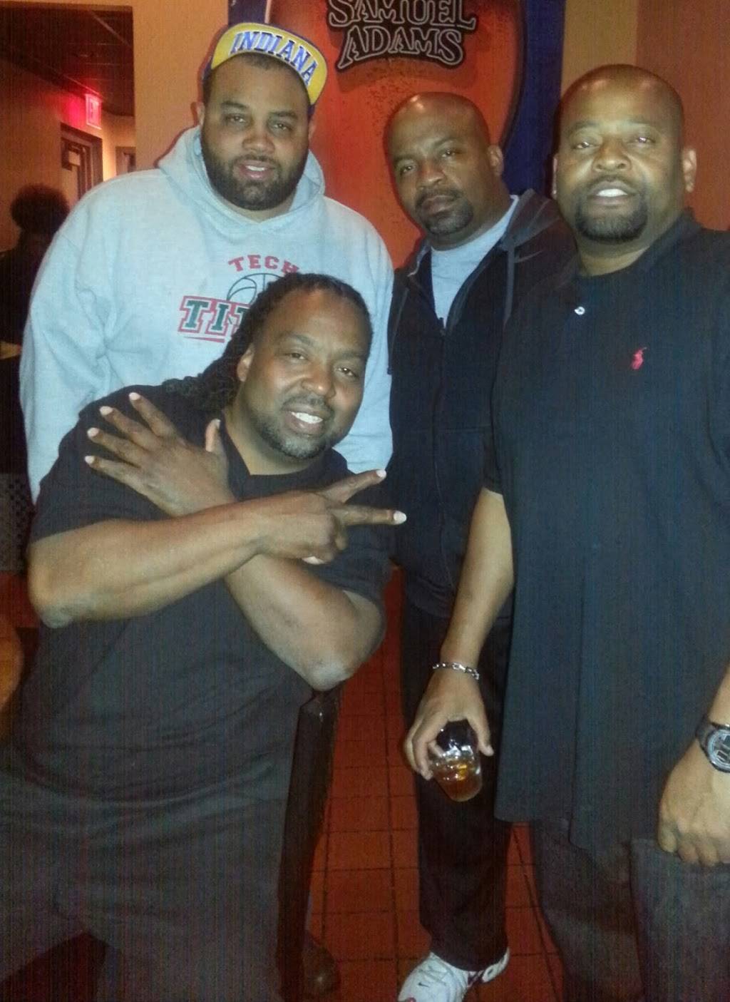 Peace of Mind Pub & Eatery | restaurant | 5500 Emerson Way, Indianapolis, IN 46226, USA | 3174058475 OR +1 317-405-8475