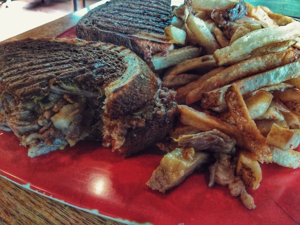 Shafers Market & Deli | cafe | 54 College St, Middlebury, VT 05753, USA | 8023886408 OR +1 802-388-6408