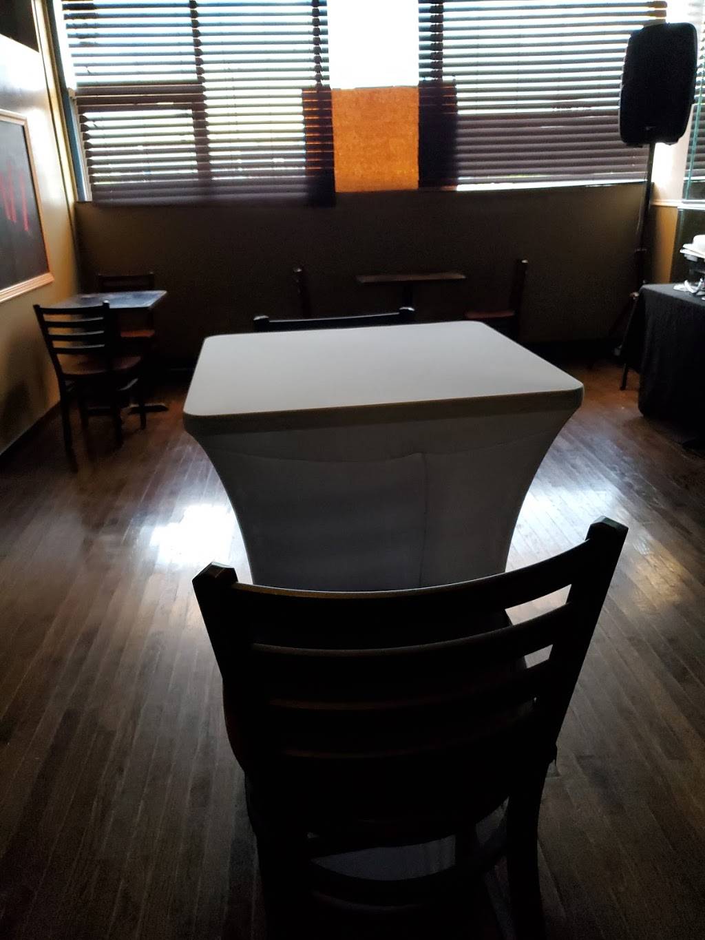 Charmz Kitchen | restaurant | 4838 183rd St, Country Club Hills, IL 60478, USA | 7737329960 OR +1 773-732-9960