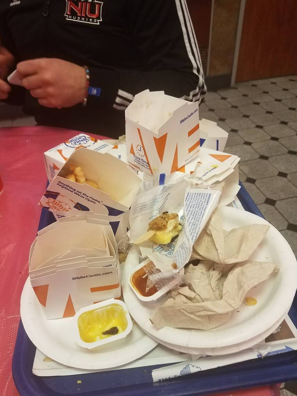 White Castle | restaurant | 7900 Harlem Ave, Bridgeview, IL 60455, USA | 8008432728 OR +1 800-843-2728