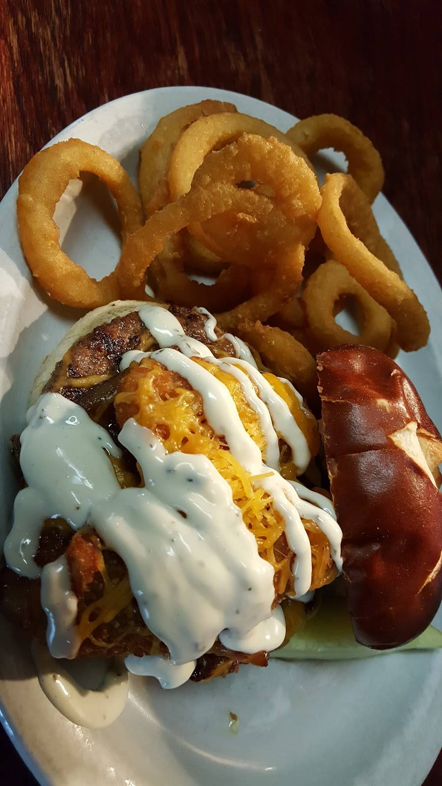 Izzys Dockside Diner & Pub | restaurant | 186 Broadway St, Berlin, WI 54923, USA | 9203617693 OR +1 920-361-7693