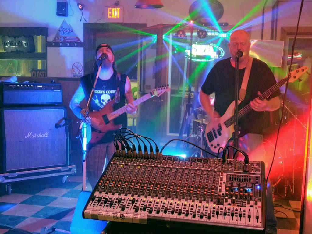 Fondales Tavern 2 | restaurant | 203 Water St, Duncan Falls, OH 43734, USA | 7403033220 OR +1 740-303-3220