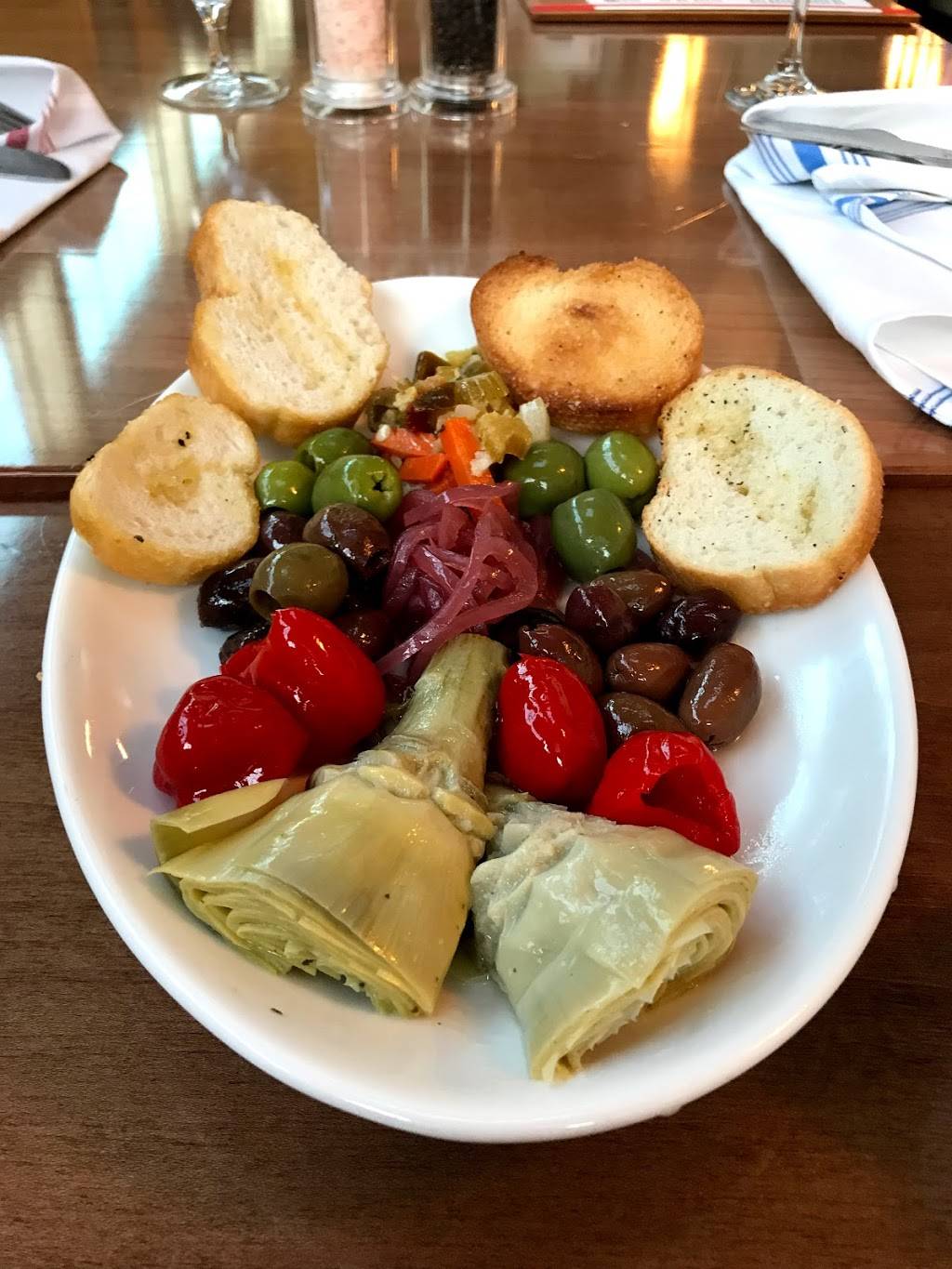 Osteria RAGO | restaurant | 419 E Kirkwood Ave, Bloomington, IN 47408, USA | 8128220694 OR +1 812-822-0694