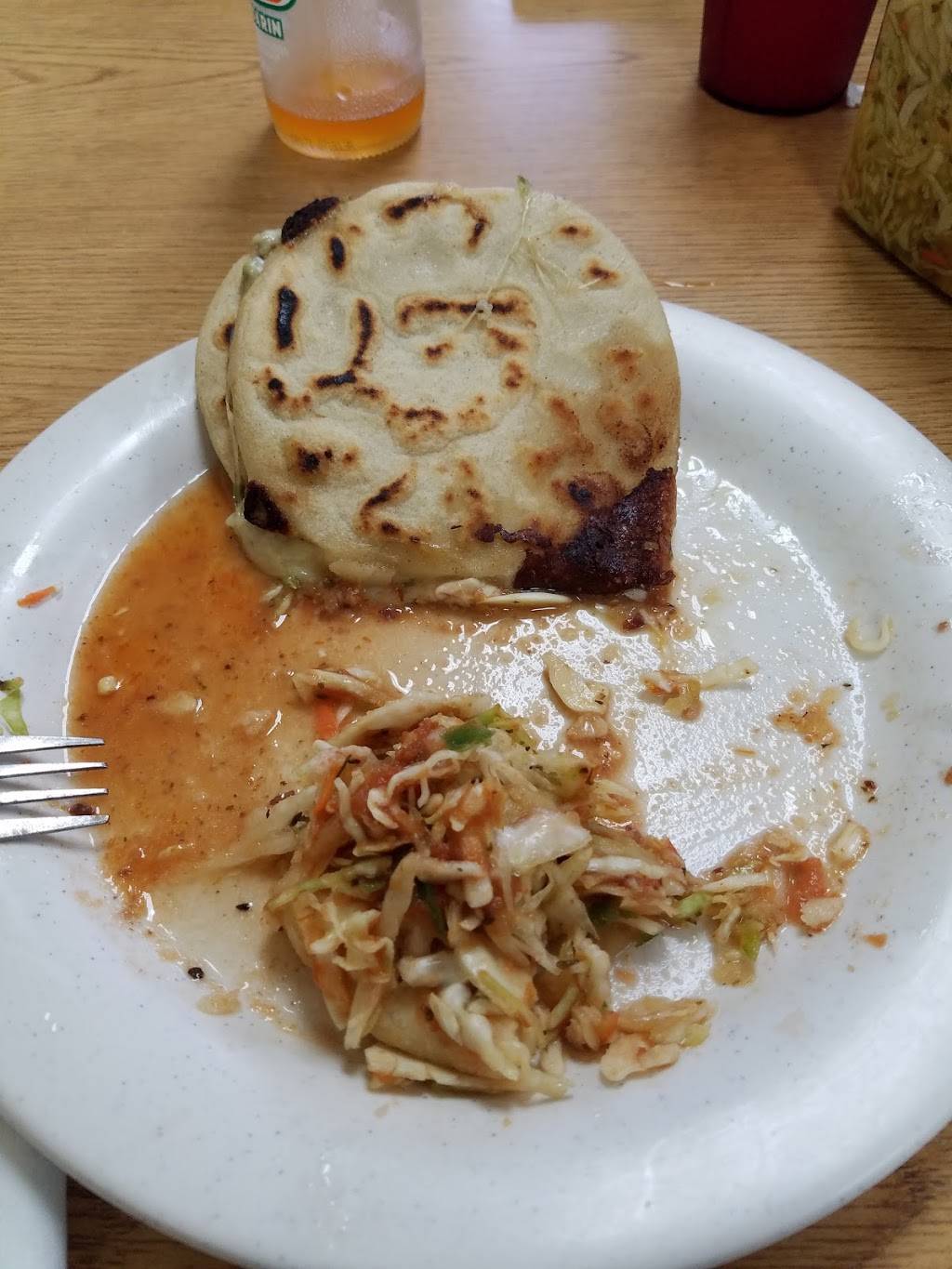 Restaurante Pupuseria El Guanaco | restaurant | 2001 10th Ave N #4, Lake Worth, FL 33461, USA | 5615850530 OR +1 561-585-0530