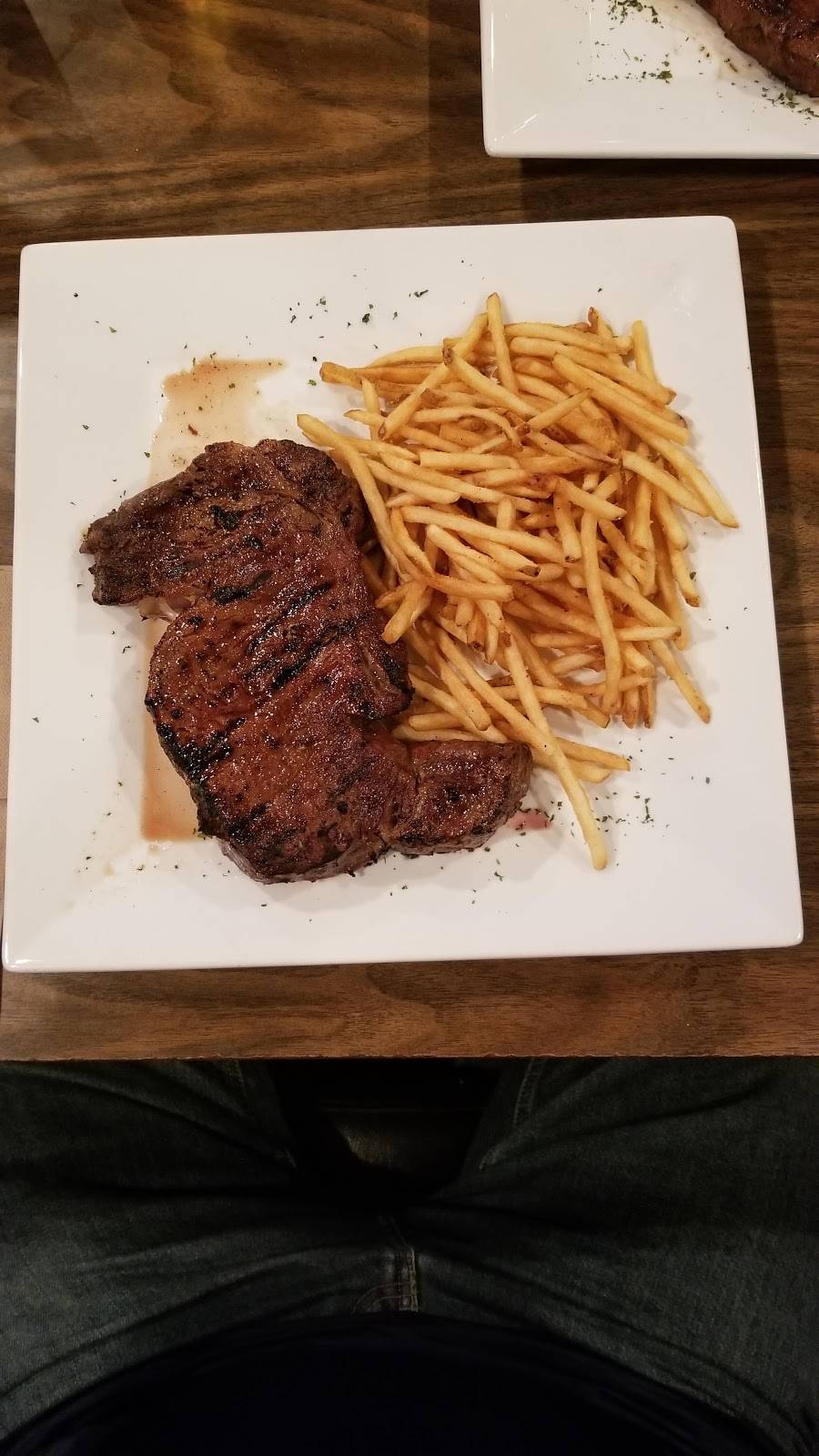 Goetten Oasis Restaurant | restaurant | 1109 5th St, Carrollton, IL 62016, USA | 2179423713 OR +1 217-942-3713