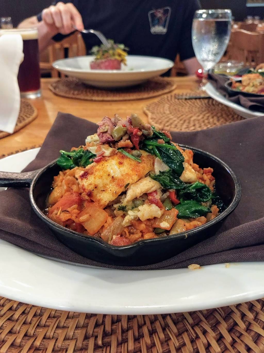 HogsHead Kitchen and Wine Bar | restaurant | 1555 Fording Island Rd, Hilton Head Island, SC 29926, USA | 8438374647 OR +1 843-837-4647