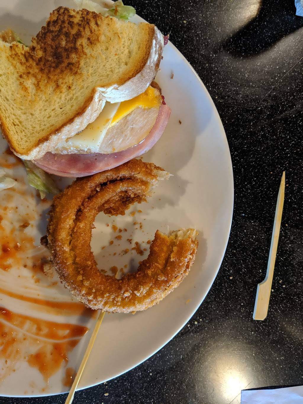 Applebees Grill + Bar | restaurant | 1464 Woodbury Ave, Portsmouth, NH 03801, USA | 6034337400 OR +1 603-433-7400