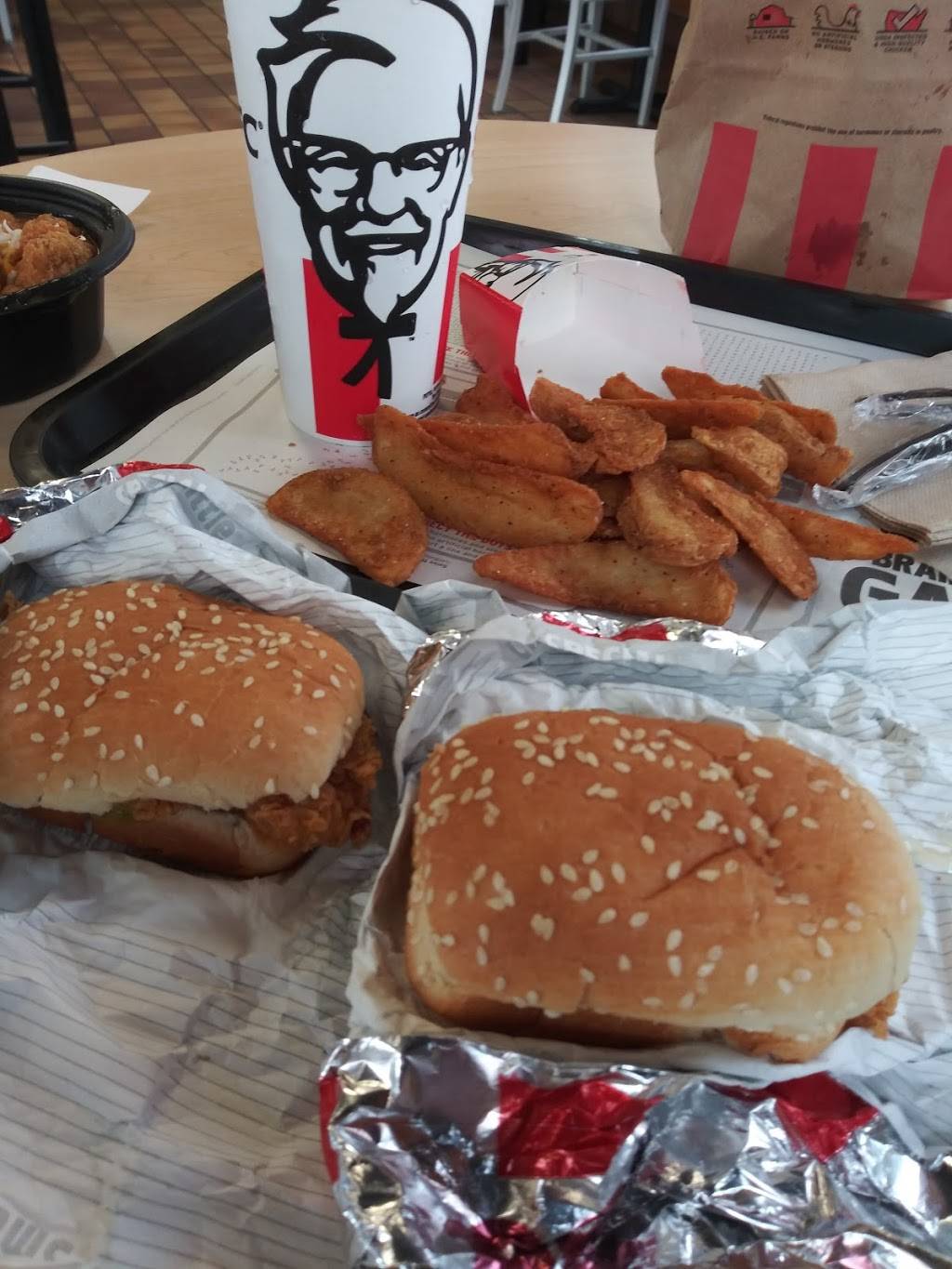 KFC | restaurant | 4917 Bellflower Blvd, Lakewood, CA 90713, USA | 5629251983 OR +1 562-925-1983