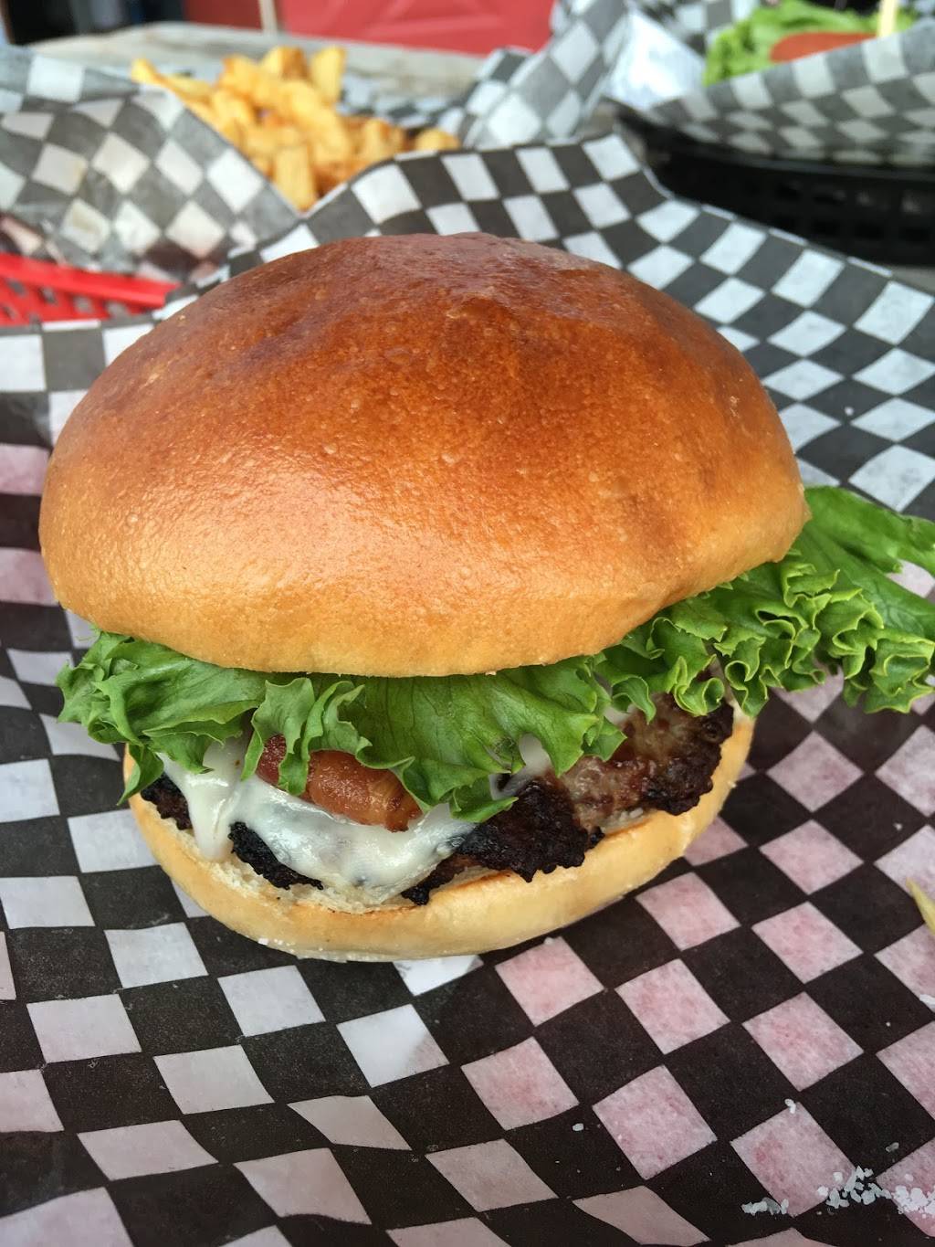 Jack Burger Pub | restaurant | 45 Duke St W, Kitchener, ON N2H 3W6, Canada | 5197442644 OR +1 519-744-2644