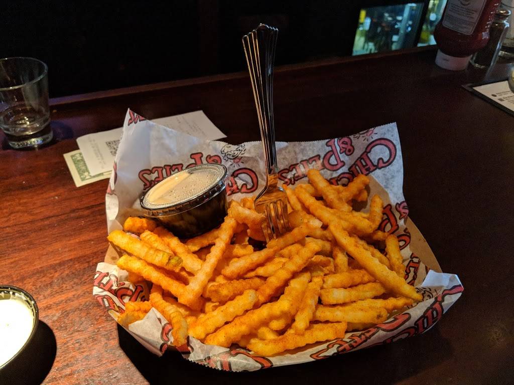 Chickies & Petes | restaurant | 8000 Essington Ave, Philadelphia, PA 19153, USA | 2154921329 OR +1 215-492-1329