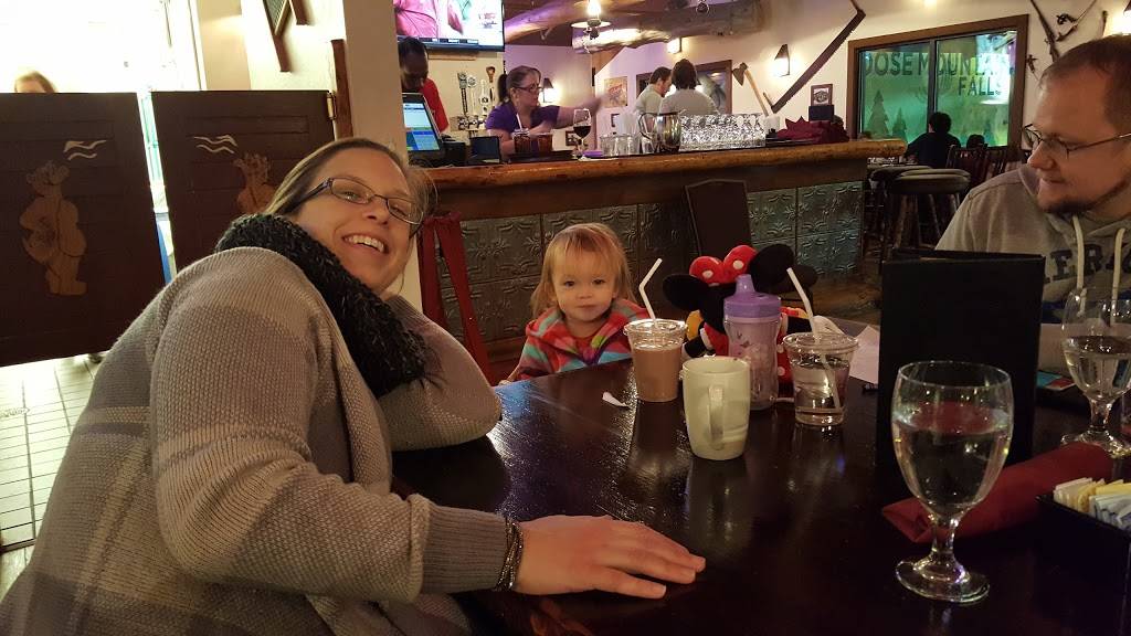 Smokeys Bar-B-Que House | restaurant | 7020 Grand Geneva Way, Lake Geneva, WI 53147, USA | 2622493400 OR +1 262-249-3400