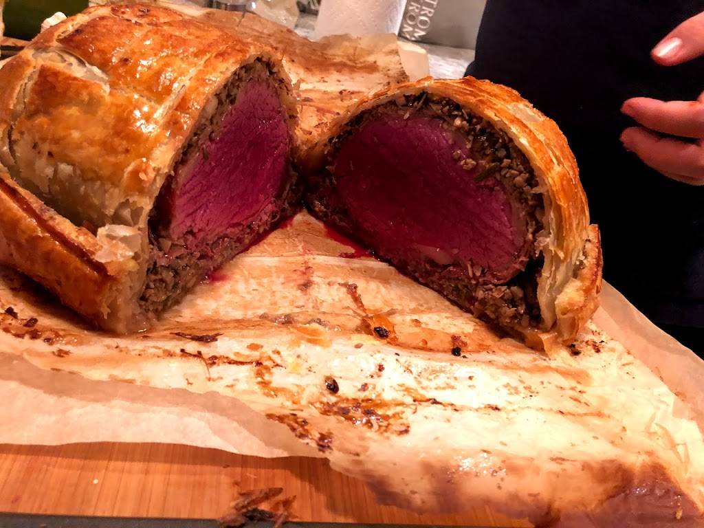 萝卜儿子牛排馆 | restaurant | 27 Robertson Rd, Ancaster, ON L9G 3K9, Canada | 2894425595 OR +1 289-442-5595