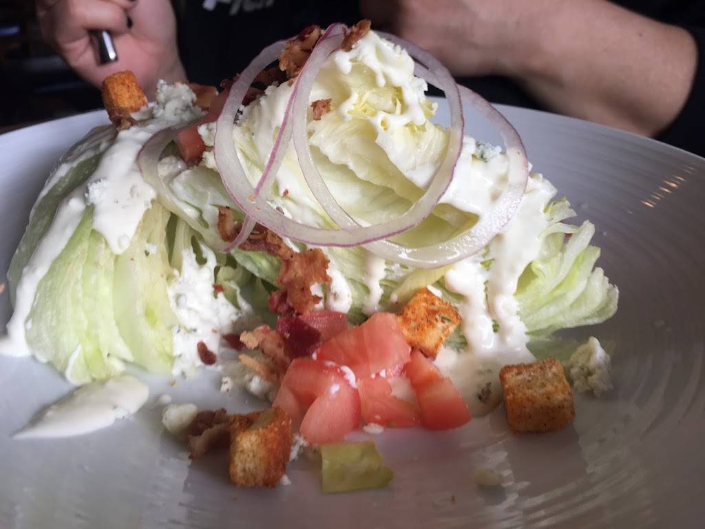 Gus Corner Grille | restaurant | 28800 Waukegan Rd, Lake Bluff, IL 60044, USA | 8476044351 OR +1 847-604-4351