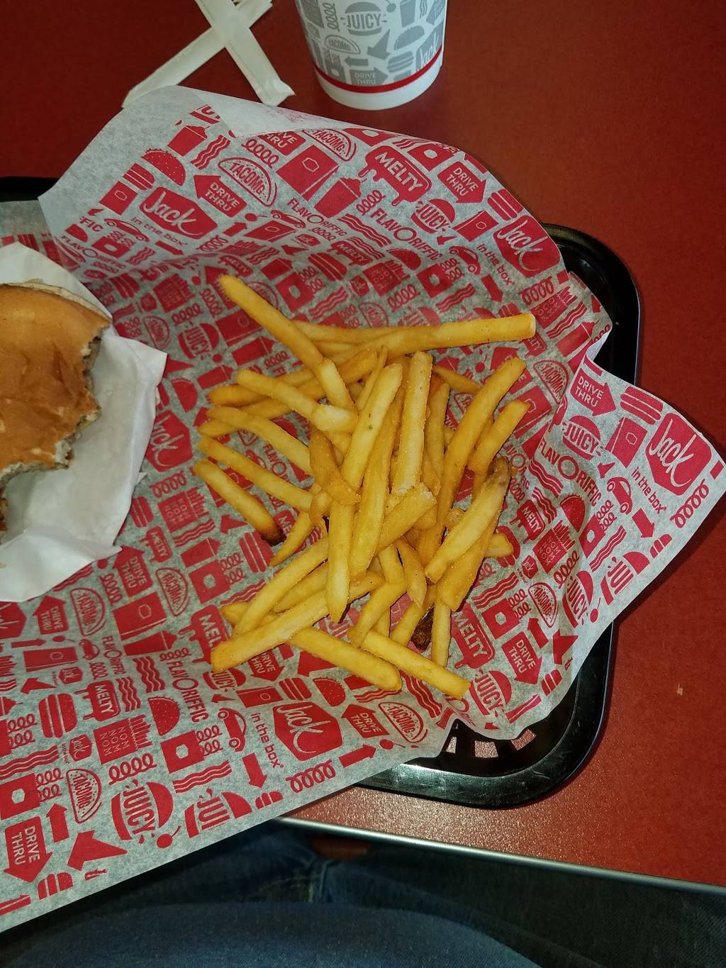 Jack in the Box | restaurant | 1239 Yosemite Blvd, Modesto, CA 95354, USA | 2095783039 OR +1 209-578-3039