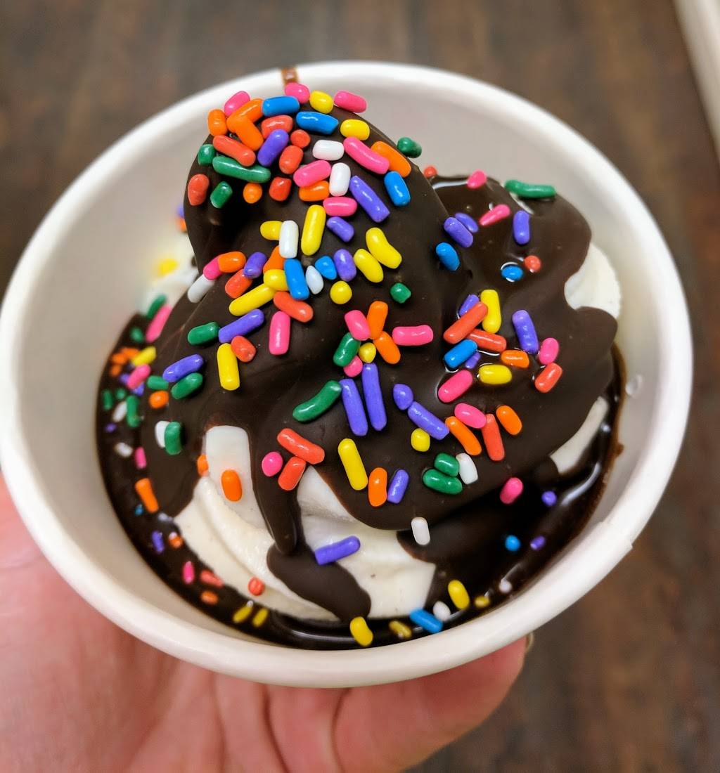 Toppings Frozen Yogurt | meal takeaway | 321 N Michigan Ave, Big Rapids, MI 49307, USA | 2315989438 OR +1 231-598-9438