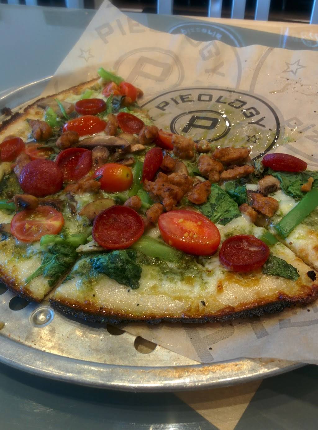 Pieology Pizzeria Gateway Courtyard | restaurant | 1630 Gateway Blvd E, Fairfield, CA 94533, USA | 7074271169 OR +1 707-427-1169