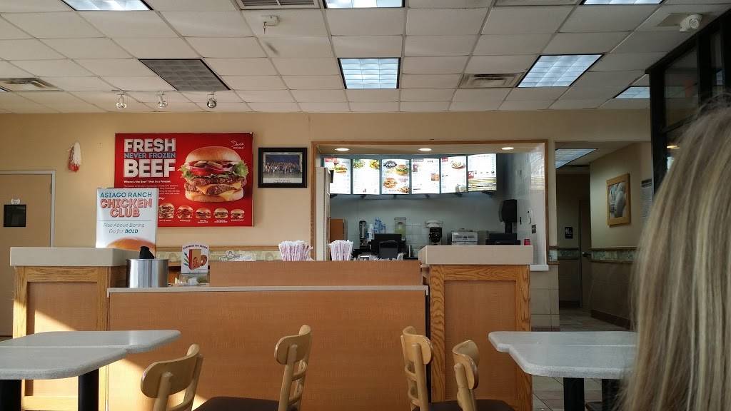 Wendys | restaurant | 606 East 10th St E, Palmetto, FL 34221, USA | 9417294664 OR +1 941-729-4664