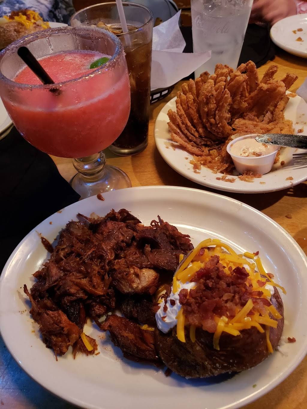 Texas Roadhouse | restaurant | 1808 N Roan St, Johnson City, TN 37601, USA | 4232834117 OR +1 423-283-4117