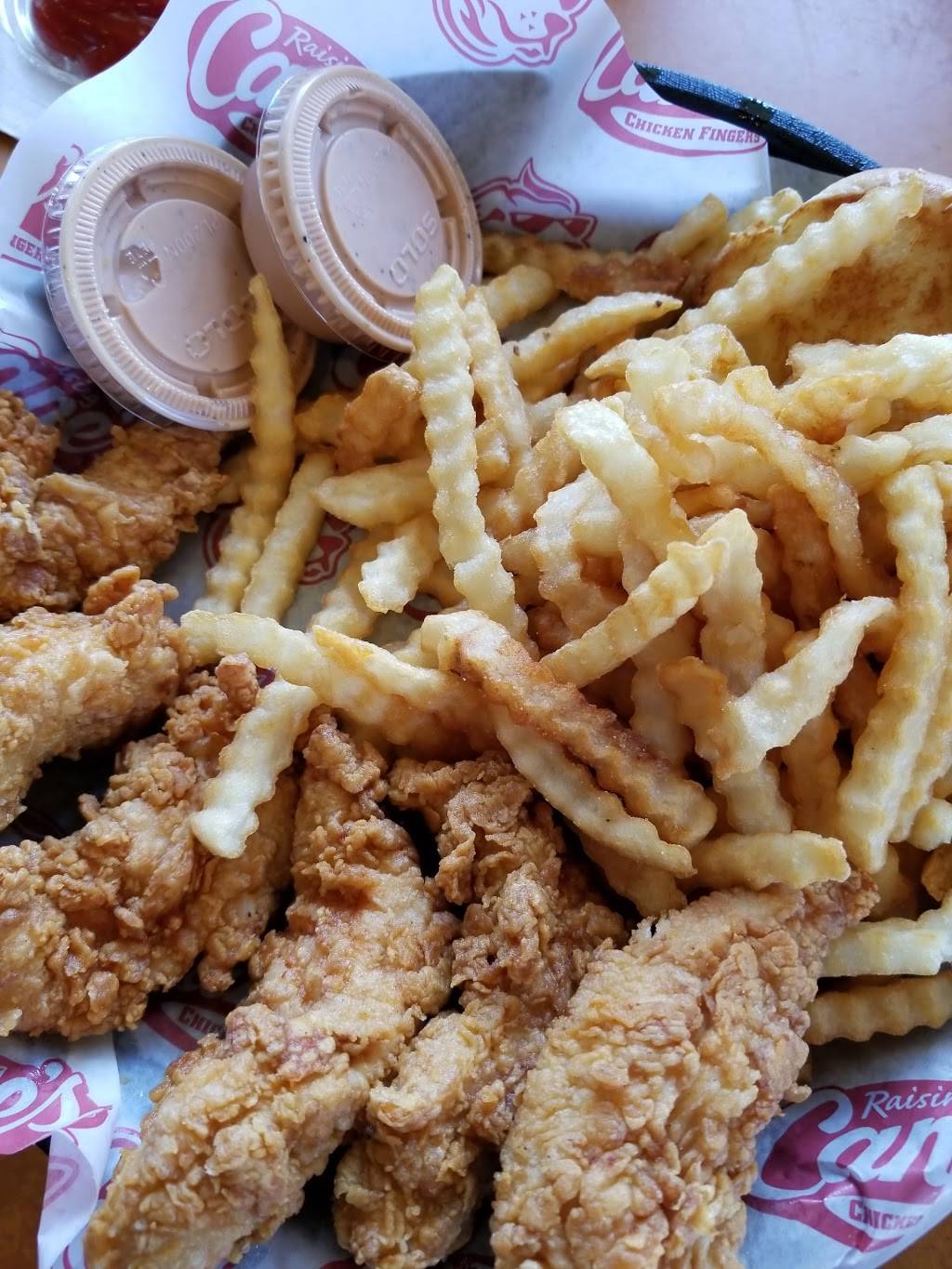 Raising Canes Chicken Fingers | meal takeaway | 1456 E Whitestone Blvd, Cedar Park, TX 78613, USA | 5122606454 OR +1 512-260-6454
